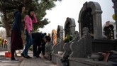 FOTO: Festival Ching Ming untuk Mengingat Leluhur di China Bertujuan mengingat dan menghormati leluhur, Festival Ching Ming di China merupakan tradisi yang telah mengakar selama ribuan tahun.