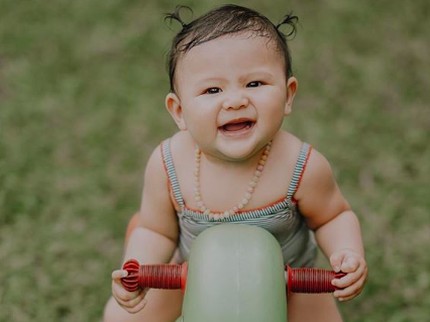 Gemas! 7 Potret Baby Sea, Putri Sharena Delon yang Jago Makan