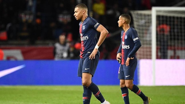 Penyerang Paris Saint-Germain, Kylian Mbappe disebut menolak minta maaf usai cekcok dengan sang pelatih, Thomas Tuchel.