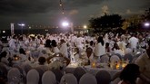 FOTO: Makan Malam Serba Putih Pertama di Kuba Havana menggelar makan malam serba putih yang terinspirasi dari piknik ala Prancis, Diner en Blanc.
