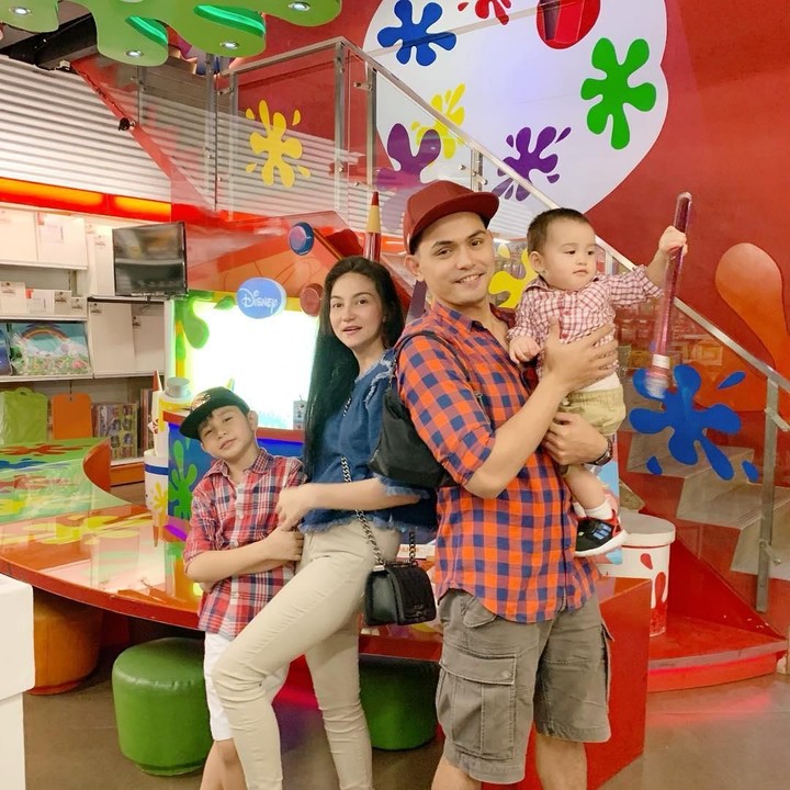 <p>Bunda pasti enggak asing kan dengan wajah Aleissa Cestaro. Bunda yang langganan bermain FTV tersebut, ternyata sudah memiliki dua anak laki-laki, Bun. (Instagram @alessia89cestaro)</p>