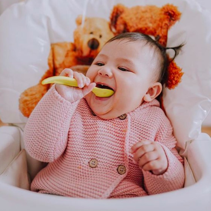 <p>Kata <em>Mommy</em> Sharena, <em>baby</em> Sea suka banget makan brokoli, kentang, wortel, nasi, kacang-kacangan, dan buah pir. Wah, <em>baby</em> Sea hebat ya <em>mamamnya</em>! (Foto: Instagram @mrssharena)</p>