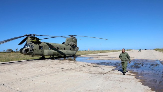 Satu-satunya bandara yang beroperasi di Tripoli dilaporkan menjadi sasaran serangan udara salah satu pihak bertikai di Libya pada Senin (8/4).