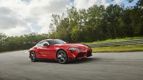 Cara Menaklukkan 'Sports Car' Agar Terhindar dari Kecelakaan