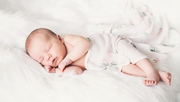 Hamil anak pertama selalu jadi momen istimewa. Pemilihan nama pun dilakukan dengan hati-hati. Nah, Bunda bisa pertimbangkan nama bayi bermakna pertama.