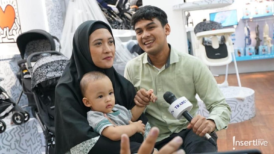 Ridwab Ghani dan Adhitya Putri mengungkap perubahan yang terjadi pasca sang anak berusia satu tahun.