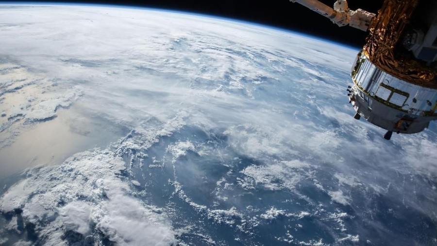 Ilustrasi Satelit, Satelit