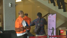 VIDEO: KPK Periksa Tersangka Kasus Suap Pupuk Indonesia