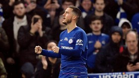 Suporter West Ham Bernyanyi: Eden Hazard, Dia Akan ke Madrid