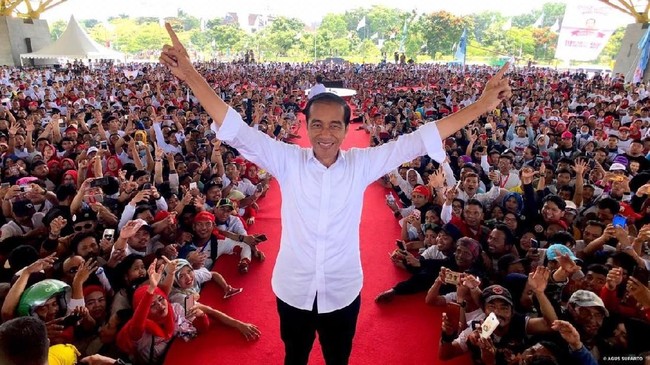Data Sistem Informasi Penghitungan Suara KPU mencatat 8,26 persen suara masuk dari seluruh pemindaian C1. Jokowi-Ma'ruf unggul dalam perhitungan ini.