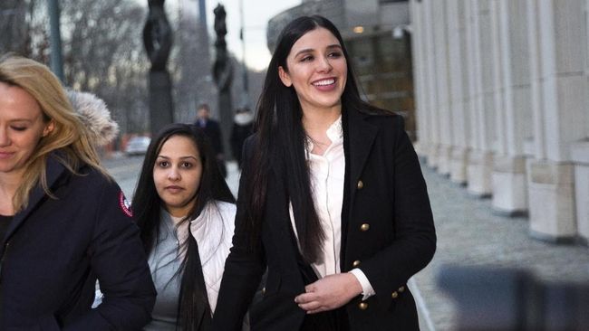 Istri bandar narkoba internasional Joaquin 'El Chapo' Guzman, Emma Coronel berencana meluncurkan label fesyen terbaru dengan nama El Chapo.