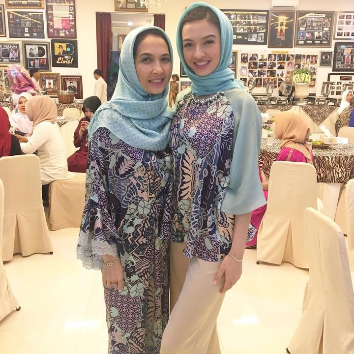 <p>Raline memiliki dua adik laki-laki benama Rollin Shah dan Rollan Shah. (Foto: Instagram @ralineshah)</p>
