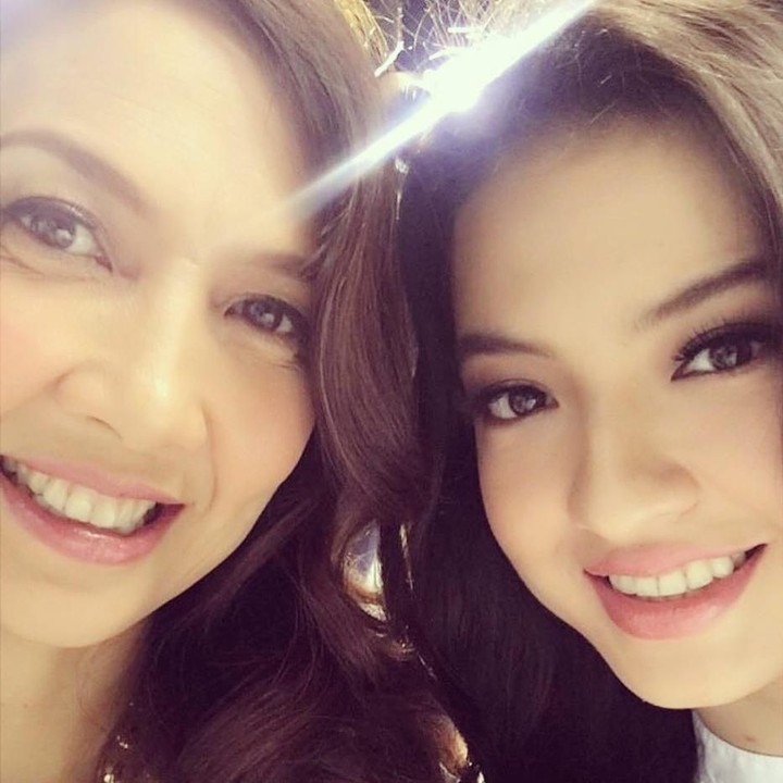 <p>Dalam beberapa kesempatan, Raline sering mengajak Bundanya untuk menemaninya ke lokasi syuting. (Foto: Instagram @ralineshah)</p>