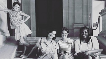 KATIE HOLMES UNGKAP MOMEN KEBERSAMANNYA DENGAN SURI CRUISE