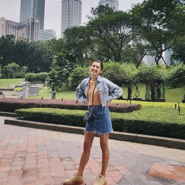 6 Gaya Santai Ala Mikha Tambayong