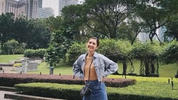 6 Gaya Santai Ala Mikha Tambayong