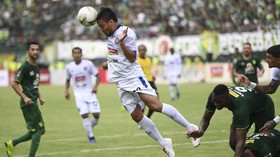 Mantan Kapten Arema Hamka Hamzah Gabung Persita Tangerang