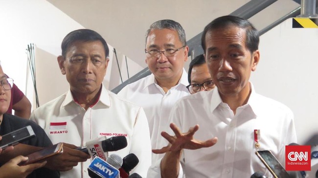 Presiden Jokowi menyatakan bahwa membangun desa berarti membangun Indonesia, sebab desa layaknya negara kecil dengan kepala desa sebagai presidennya.