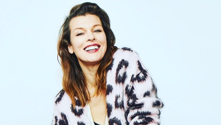 7 Foto Cantik Milla Jovovich Si Antagonis di 'Hellboy' Karakter antagonis Nimue, The Blood Queen dalam film Hellboy diperankan aktris Milla Jovovich. Berikut ini deretan potret cantik dari Milla Jovovich.