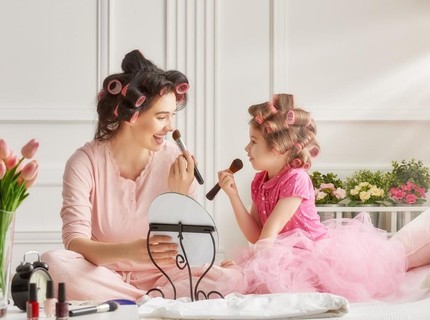 Inspirasi Makeup Natural yang Bikin Wajah Bunda Terlihat Segar