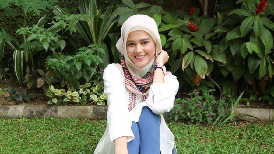 Cut Meyriska mendapat barang mewah sebagai hadiah dari Roger Danuarta, ia pun memberikan lambang hati.