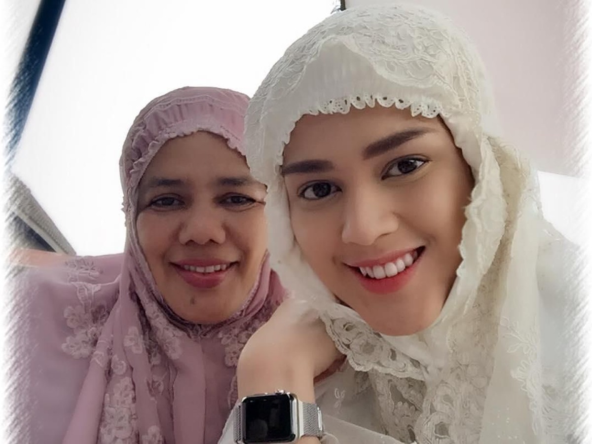Aktris Cantik&comma; Cut Meyriska&comma; saat ini telah mantab berhijab&period; Kabarnya&comma; salah satu hal yang mempengaruhi keputusannya itu ialah hubungan dengan Roger Danuarta&period;