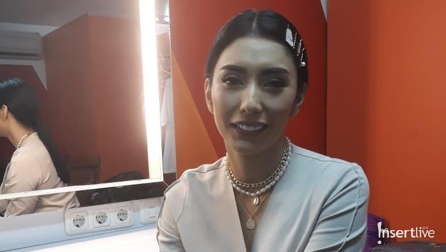 Tyas Mirasih dikabarkan hamil, lewat unggahan-unggahan dari instagram pribadinya.
