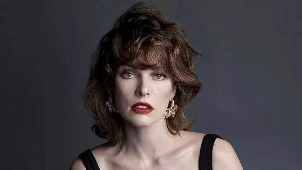 Karakter antagonis Nimue&comma; The Blood Queen dalam film Hellboy diperankan aktris Milla Jovovich&period; Berikut ini deretan potret cantik dari Milla Jovovich&period;
