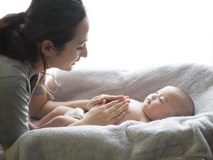 3 Manfaat Pijat Bayi yang Bunda Perlu Tahu