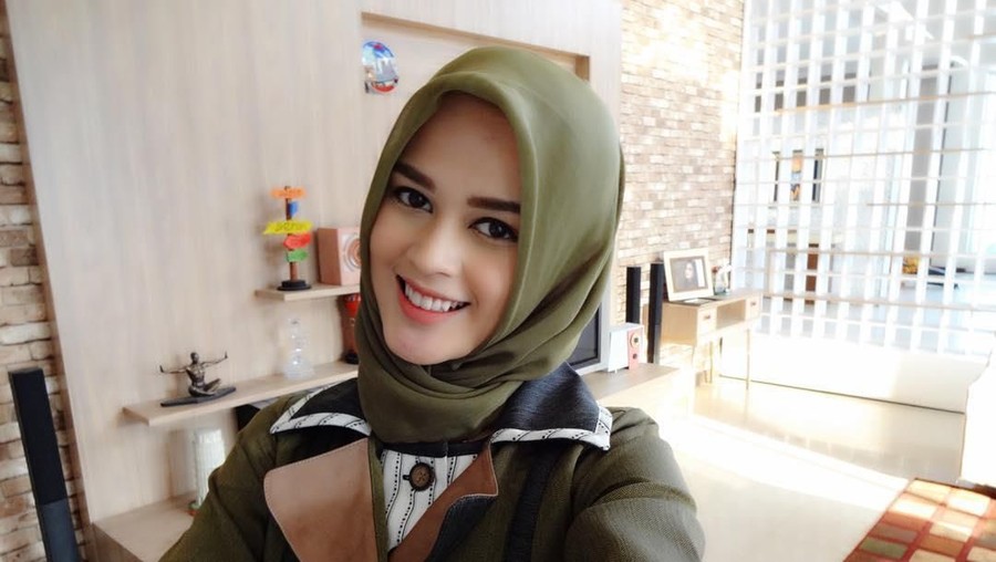 Cut Meyriska Enggan Ungkap Perasaan Kepada Roger Danuarta Cut Meyriska menolak ketika diminta mengungkapkan perasaan cintanya secara langsung kepada Roger Danuarta.