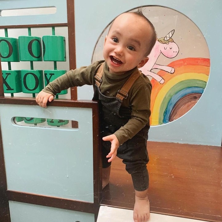<p>Rambut jabrik Xabiru bikin gayanya makin lucu ya. (Foto: Instagram @rachelvennya)</p>