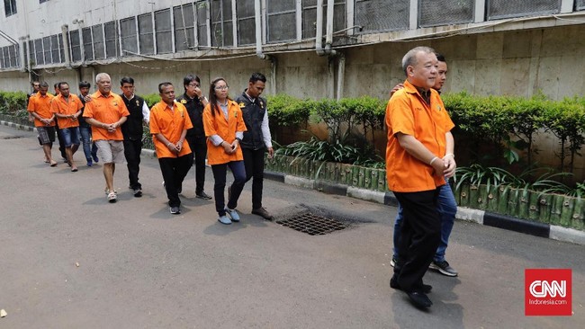 Mantan Komite Wasit PSSI, Priyanto, dijatuhkan vonis tiga tahun penjara dan denda Rp5 juta subsider satu bulan kurungan dalam kasus mafia sepak bola.