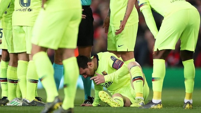 Pelatih Barcelona Ernesto Valverde merespons insiden Lionel Messi berdarah saat melawan Manchester United pada leg pertama perempat final Liga Champions.