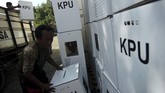FOTO: Distribusi Logistik Pemilu 2019 di Pulau Jawa Dalam hitungan hari waktu pemungutan suara akan digelar pada 17 April 2019, KPU selaku penyelenggara pemilu terus bergiat mendistribusikan logistik pemilu.