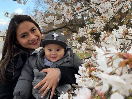 Tips Traveling Pertama Kali dengan Si Kecil Ala Rini Yulianti