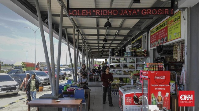 Pemerintah bakal mewajibkan badan usaha jalan tol untuk mengalokasikan 30 persen lahan komersial di tempat istirahat untuk UMKM melalui pola kemitraan.