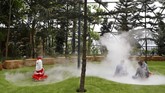 FOTO: Rupa Megah Bandara Singapura Bandara Jewel Changi di Singapura memiliki air terjun di dalam ruangan yang tertinggi di dunia.