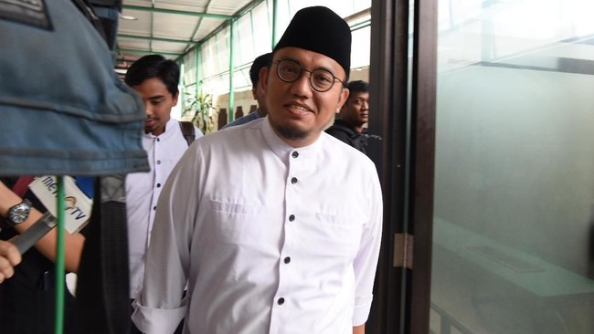 Koordinator Jubir BPN, Dahnil Anzar Simanjuntak, menyebut tim hukum mereka sudah mengajukan permintaan penangguhan penahanan dua tersangka makar kepada polisi.