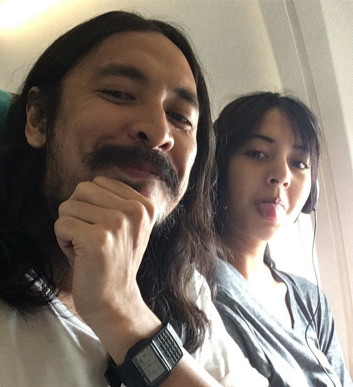 Marcello Tahitoe atau Ello dan sang kekasih&comma; Aurelie Moeremans dikabarkan akan menikah dalam waktu dekat&period; Yuk lihat kembali 6 potret kemesraan mereka berdua&period;