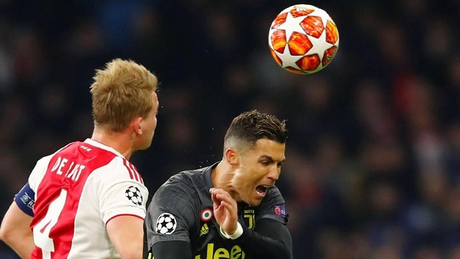 Penyerang Juventus, Cristiano Ronaldo, berhasil mendekati perolehan gol kapten Barcelona, Lionel Messi, di Liga Champions musim ini.