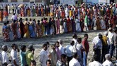 FOTO: Pemilu India yang Terbesar di Dunia India hari ini menggelar pemilihan umum untuk memilih anggota legislatif. Karena jumlah pemilih membuat ajang itu menjadi yang terbesar di dunia.