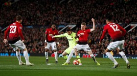 FOTO: Messi Berdarah, Barcelona Susah Payah Tekuk Man United