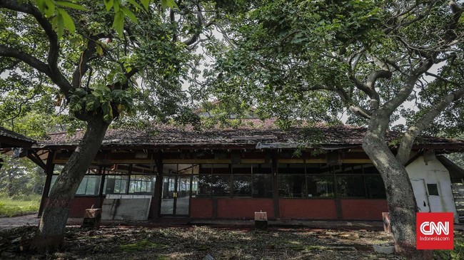SPBU, rumah makan, dan hotel di kawasan Pantura harus punya siasat sendiri agar roda ekonomi terus berputar saat pelanggan kini berpindah ke Tol Trans Jawa.