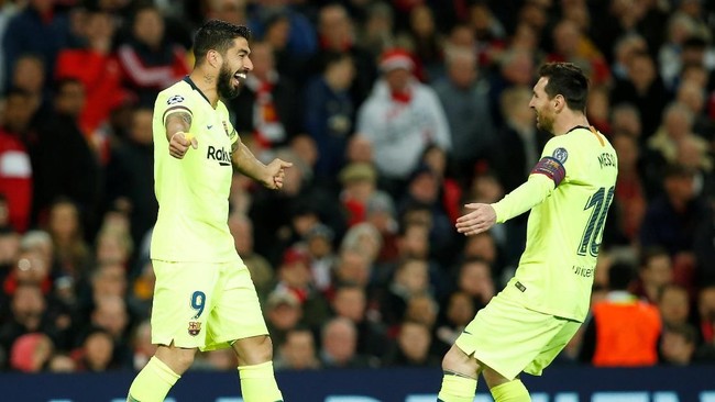 Manchester United tertinggal 0-1 dari Barcelona pada 45 menit pertama perempat final Liga Champions di Stadion Old Trafford, Kamis (11/4) dini hari.