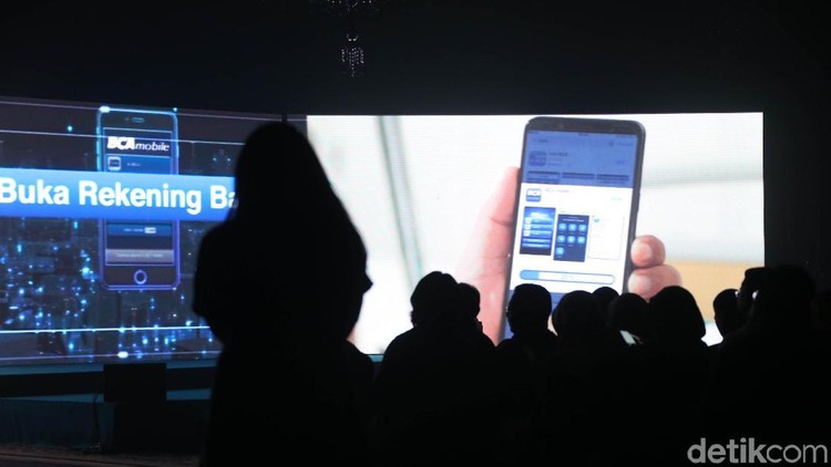 Sejumlah nasabah mengaku tidak bisa bertransaksi lewat layanan mobile banking BCA.
