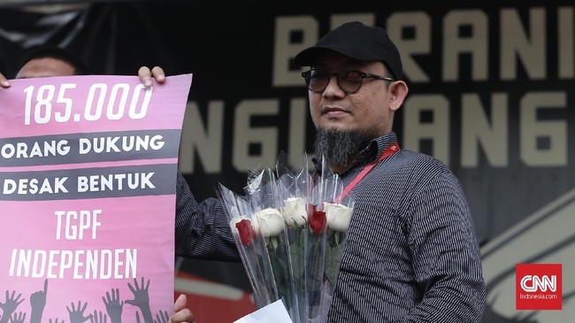 Penyidik senior Komisi Pemberantasan Korupsi (KPK) Novel Baswedan mempertanyakan sikap Presiden Joko Widodo soal RUU KPK.