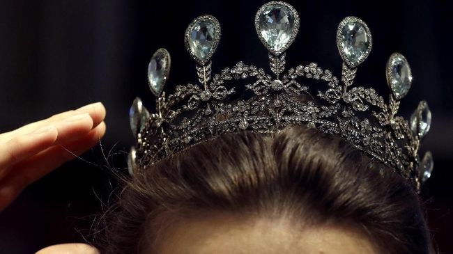 Rumah lelang Christie akan melelang mahkota yang dimiliki Kerajaan Jerman. Mahkota ini merupakan hasil kreasi desainer perhiasan Rusia, Faberge.