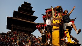 FOTO: Kemeriahan Festival Biska Jatra di Nepal