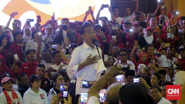 Jokowi mengatakan isu gambarnya sudah tercoblos di Malaysia tidak perlu diangkat secara tidak jelas dan langsung dilaporkan ke Bawaslu.