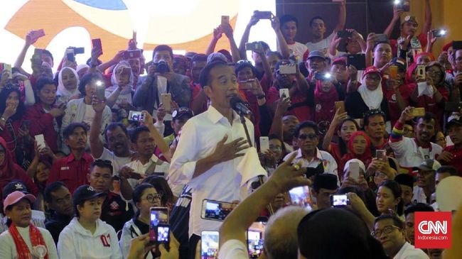 Jokowi soal Gambar Tercoblos di Malaysia: Laporkan ke Bawaslu Jokowi mengatakan isu gambarnya sudah tercoblos di Malaysia tidak perlu diangkat secara tidak jelas dan langsung dilaporkan ke Bawaslu.